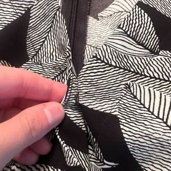 Loft petites patterned‎ romper. Size 4P - Picture 4 of 8